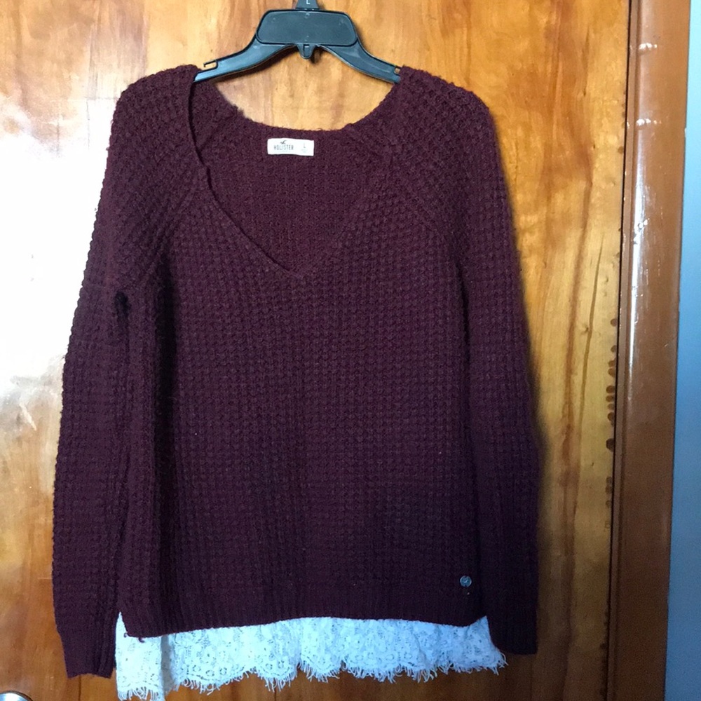 Maroon hollister sweater (fits a Medium)